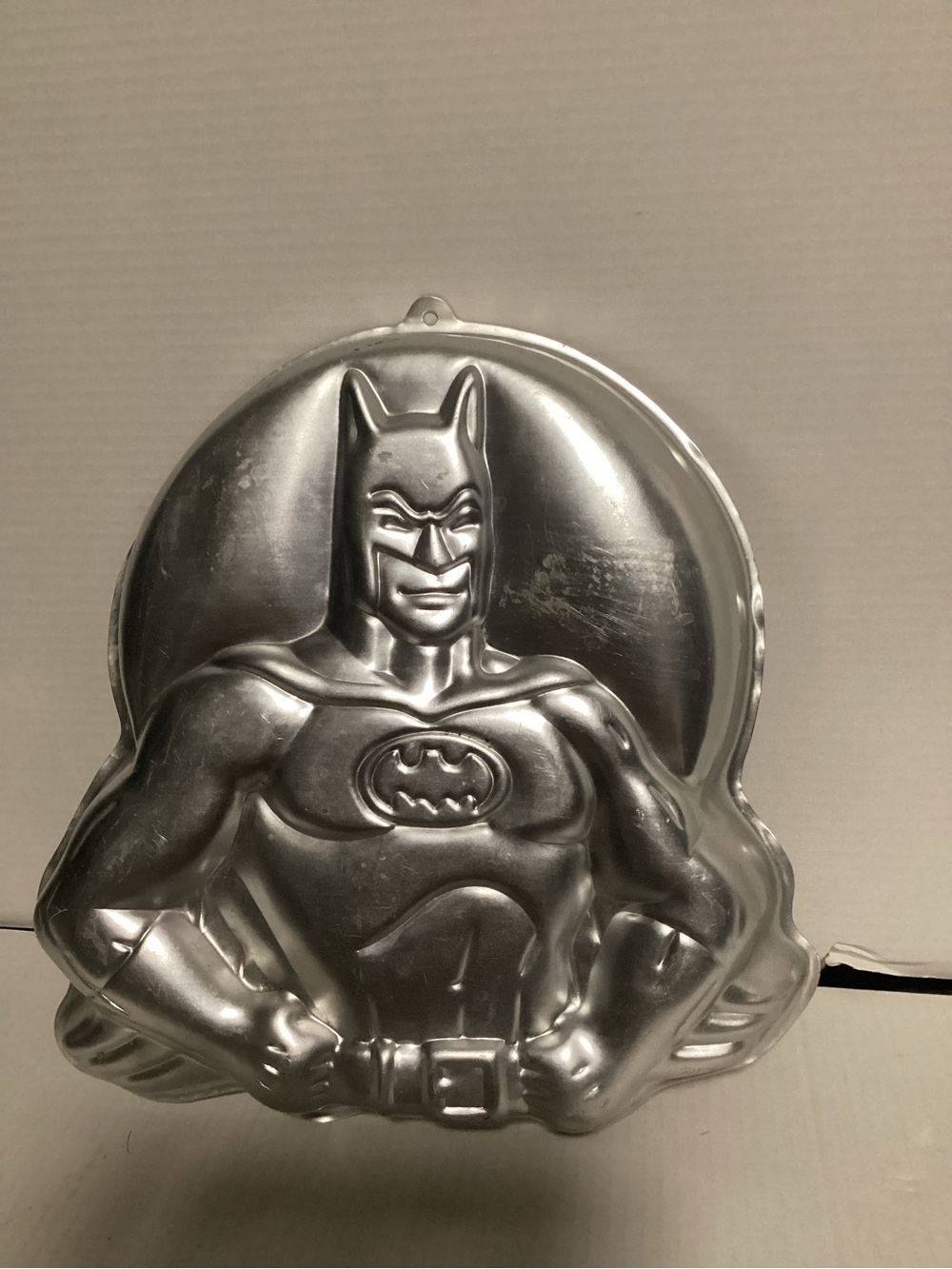 Vintage 1989 Wilton Silver Batman Character Cake Pan Fair